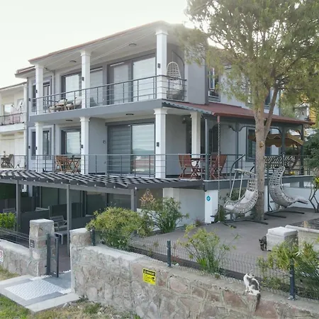Select Cunda - Sea View With Private Veranda In Cunda Island 度假居