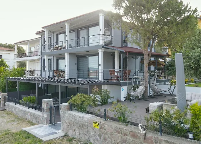 Select Cunda - Sea View With Private Veranda In Cunda Island 펜션